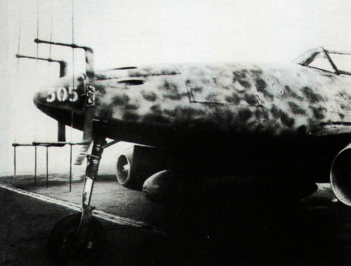 1-Messerschmitt-Me-262B-10NJG11-R8-WNr-110305-Schleswig-Jagel-1945-02_zps83fcb8f9